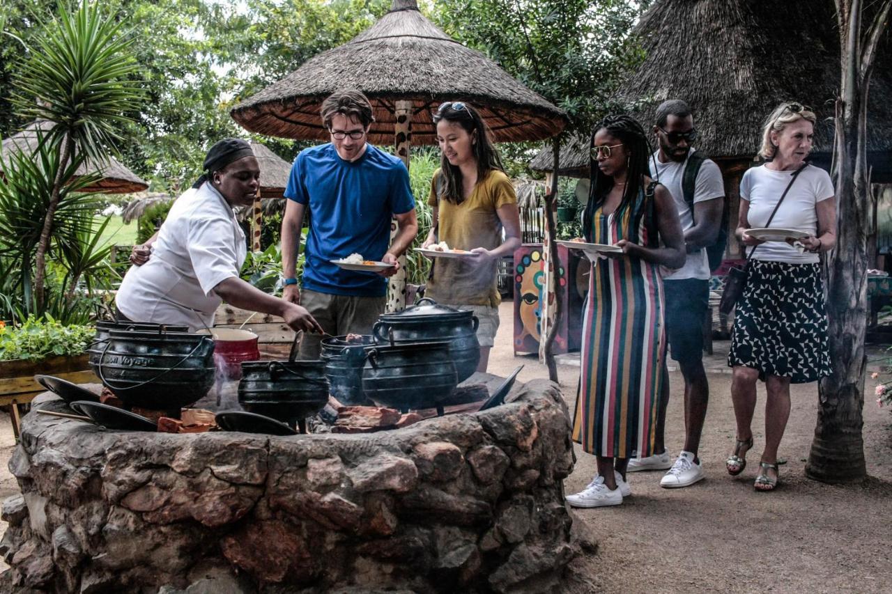 Lebo'S Soweto Backpackers Hostel ภายนอก รูปภาพ