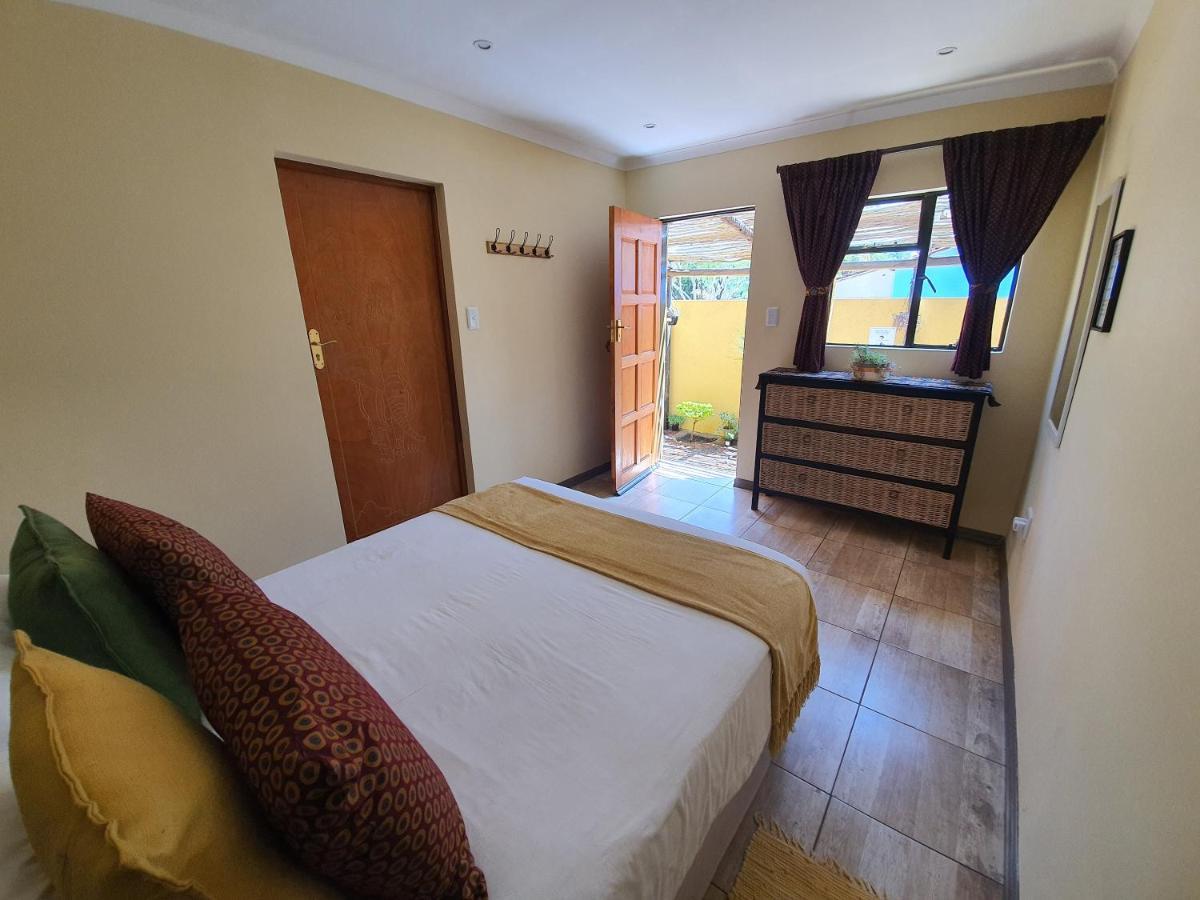 Lebo'S Soweto Backpackers Hostel ภายนอก รูปภาพ