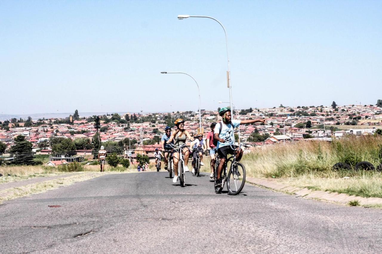 Lebo'S Soweto Backpackers Hostel ภายนอก รูปภาพ