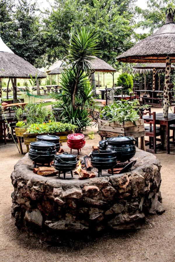 Lebo'S Soweto Backpackers Hostel ภายนอก รูปภาพ