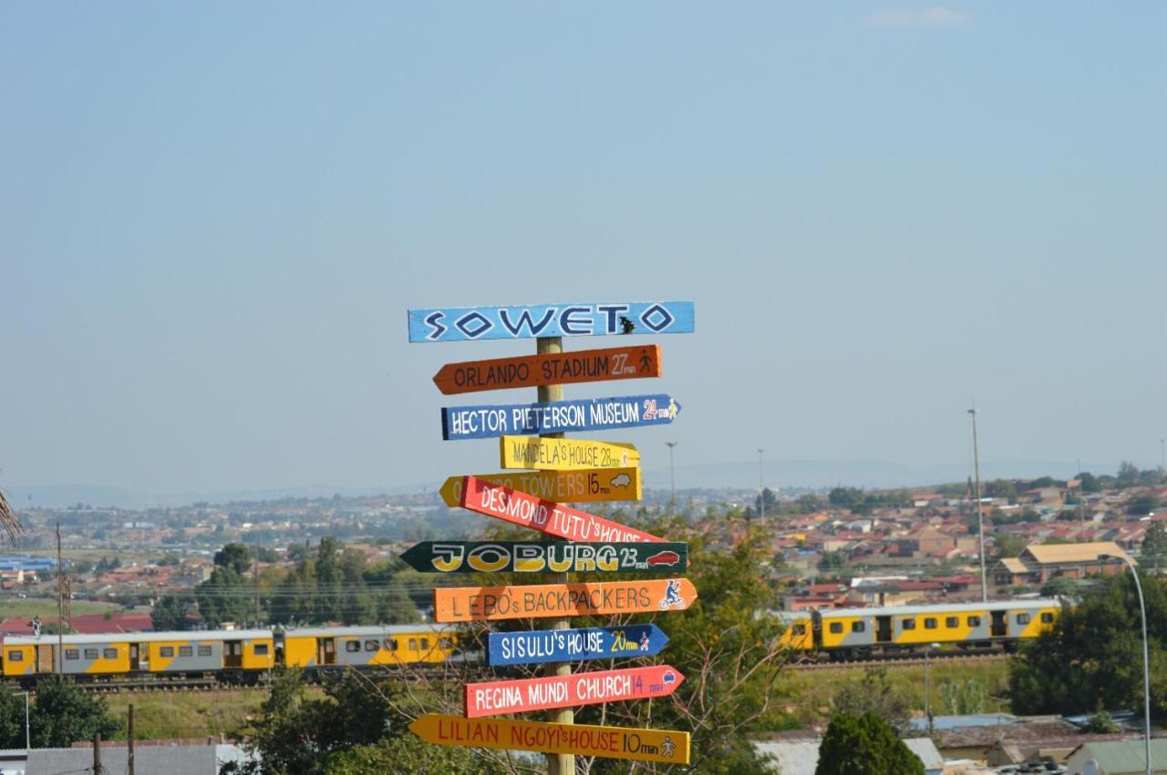 Lebo'S Soweto Backpackers Hostel ภายนอก รูปภาพ