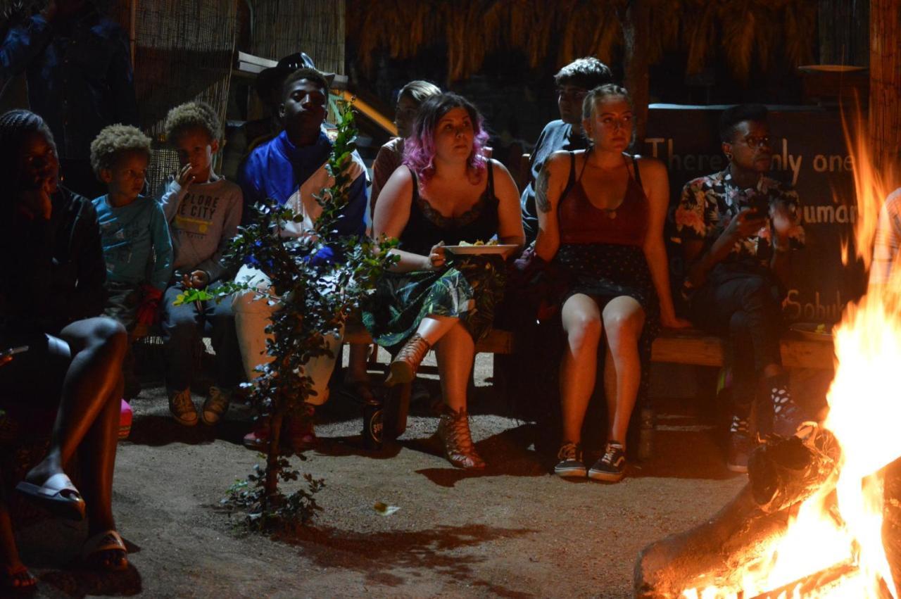 Lebo'S Soweto Backpackers Hostel ภายนอก รูปภาพ