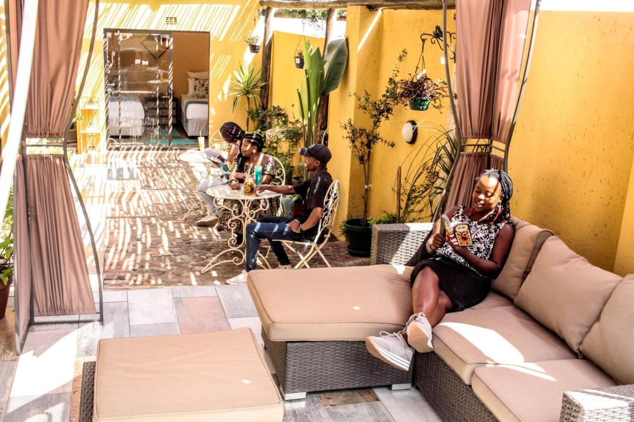 Lebo'S Soweto Backpackers Hostel ภายนอก รูปภาพ