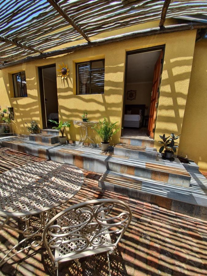 Lebo'S Soweto Backpackers Hostel ภายนอก รูปภาพ