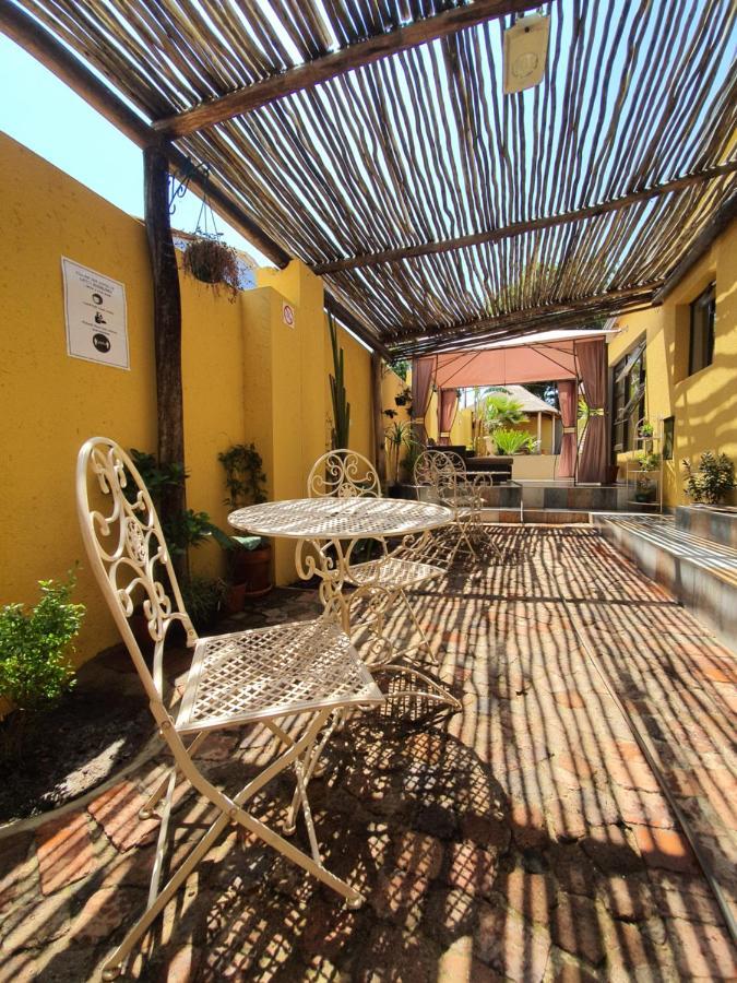 Lebo'S Soweto Backpackers Hostel ภายนอก รูปภาพ