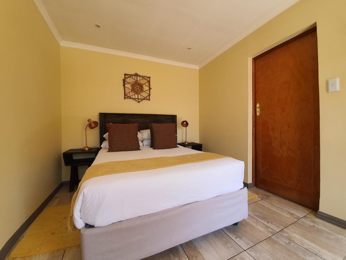 Lebo'S Soweto Backpackers Hostel ภายนอก รูปภาพ