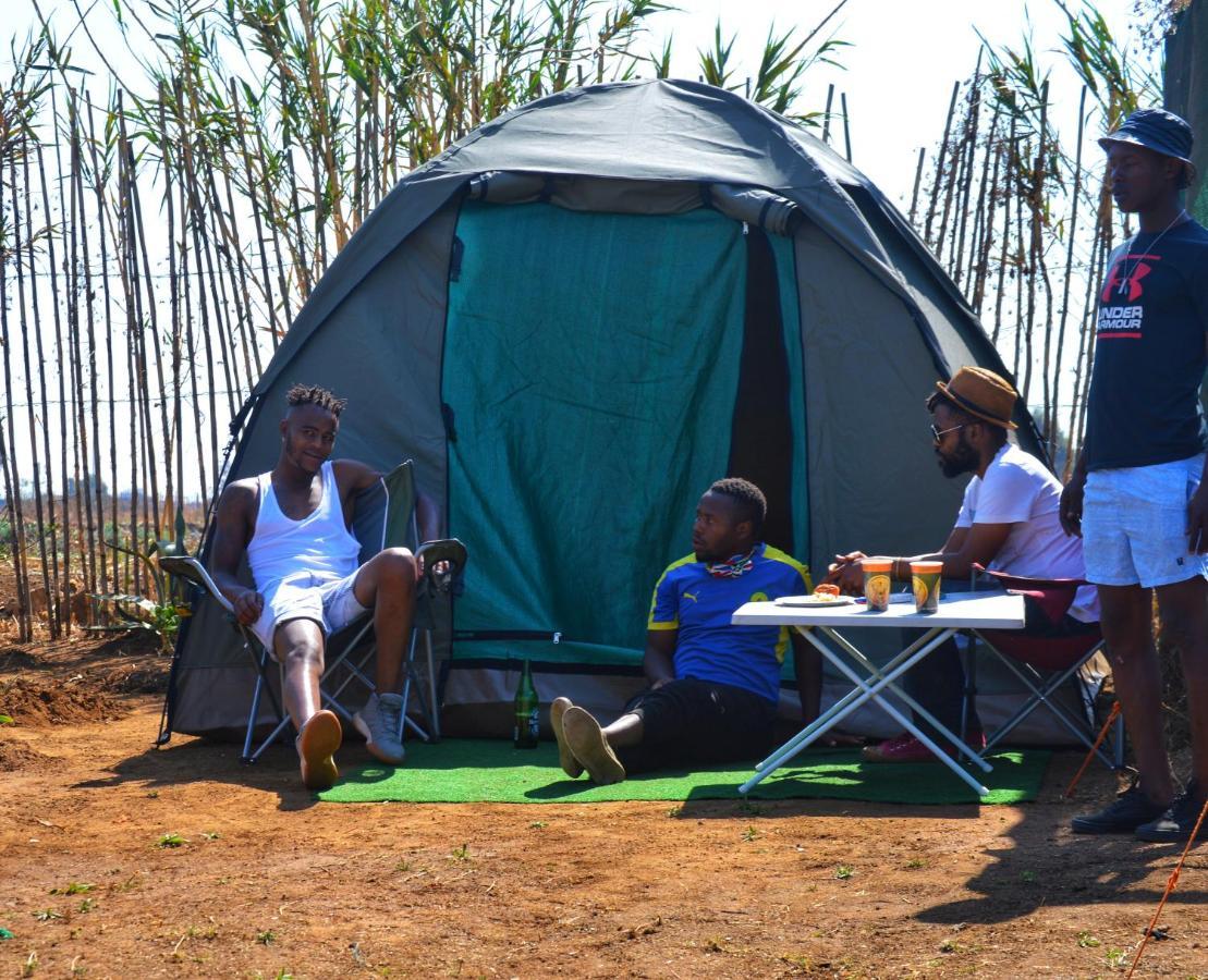 Lebo'S Soweto Backpackers Hostel ภายนอก รูปภาพ