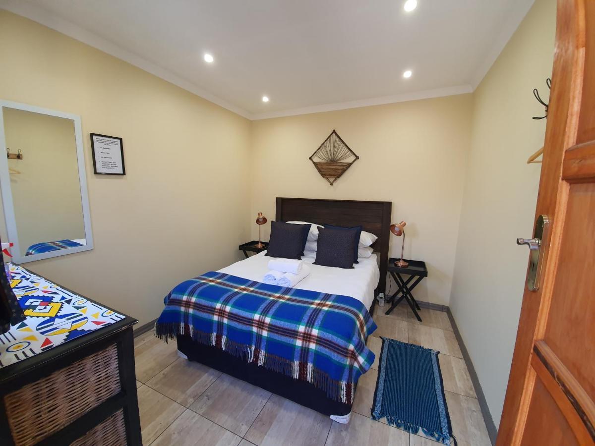Lebo'S Soweto Backpackers Hostel ภายนอก รูปภาพ