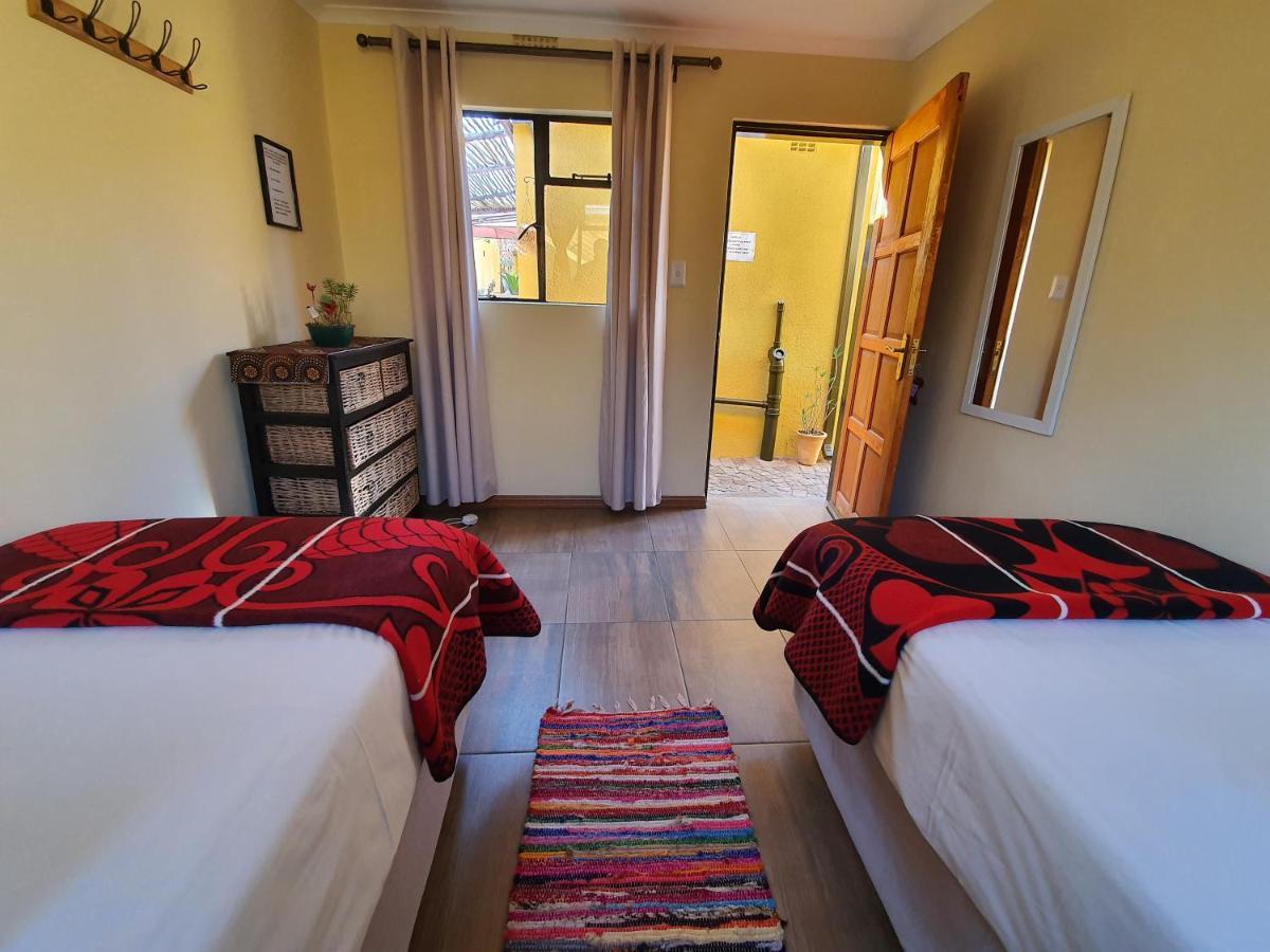 Lebo'S Soweto Backpackers Hostel ภายนอก รูปภาพ