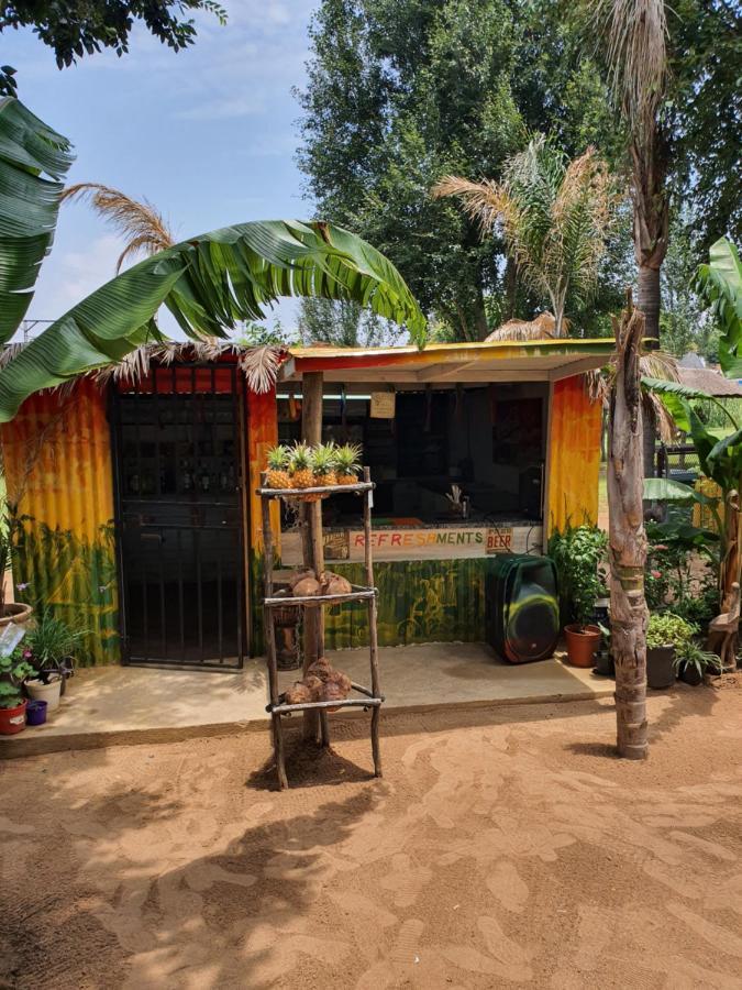 Lebo'S Soweto Backpackers Hostel ภายนอก รูปภาพ
