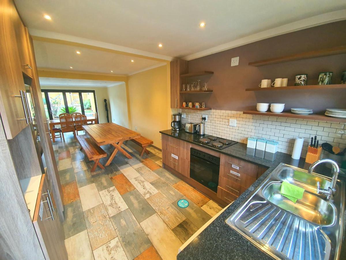 Lebo'S Soweto Backpackers Hostel ภายนอก รูปภาพ