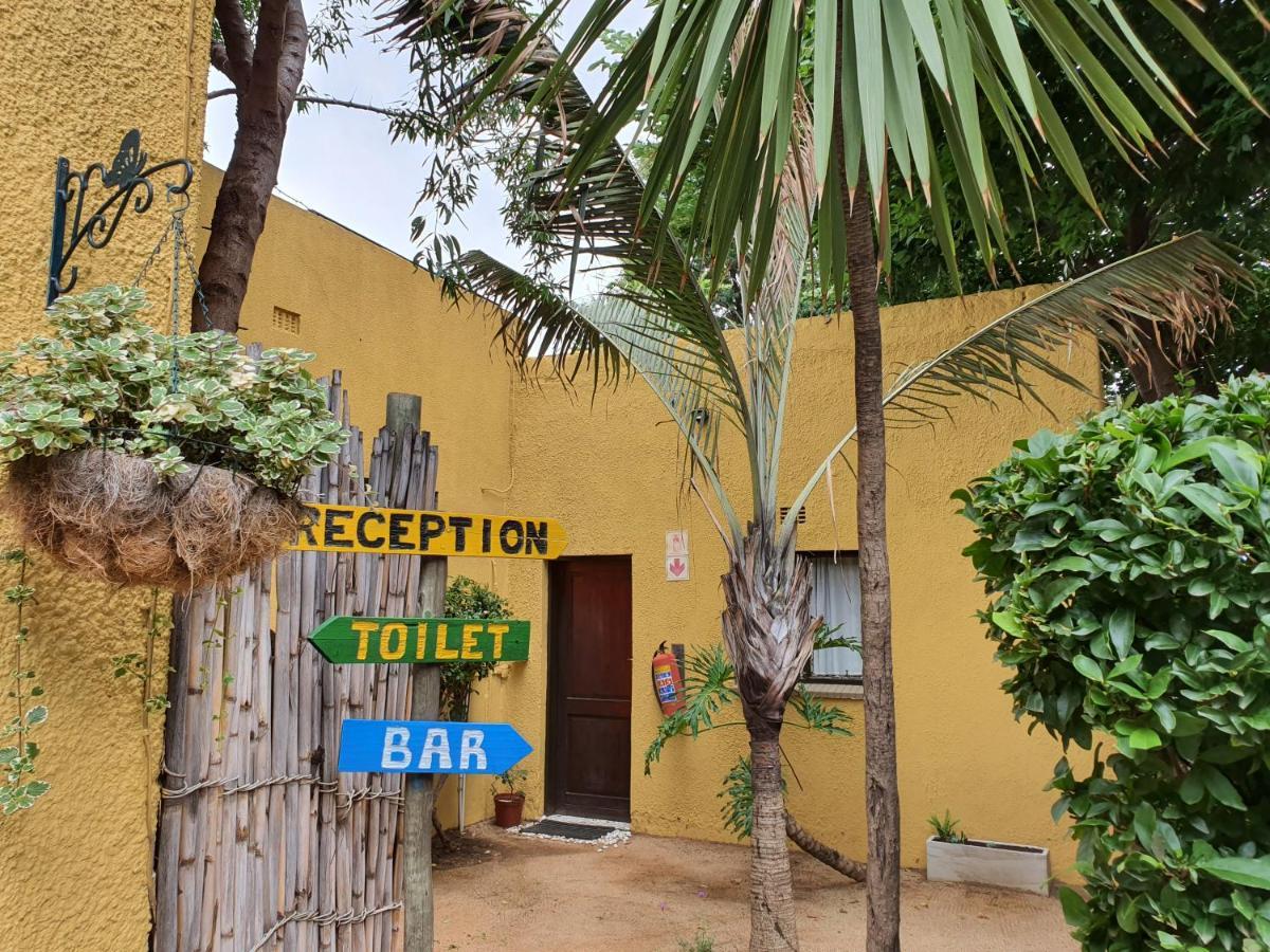 Lebo'S Soweto Backpackers Hostel ภายนอก รูปภาพ
