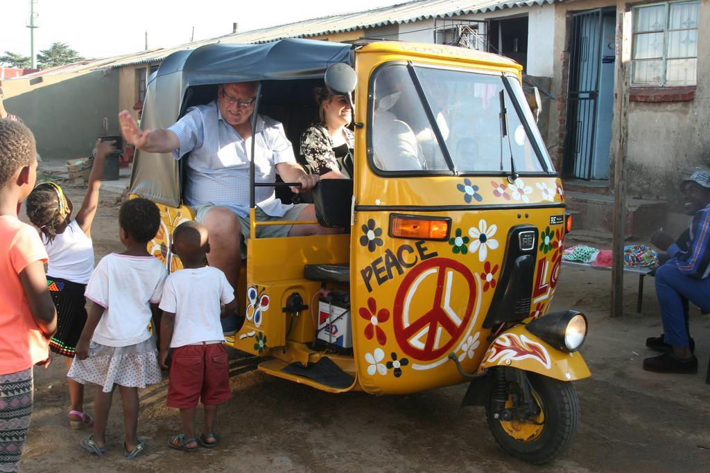 Lebo'S Soweto Backpackers Hostel ภายนอก รูปภาพ