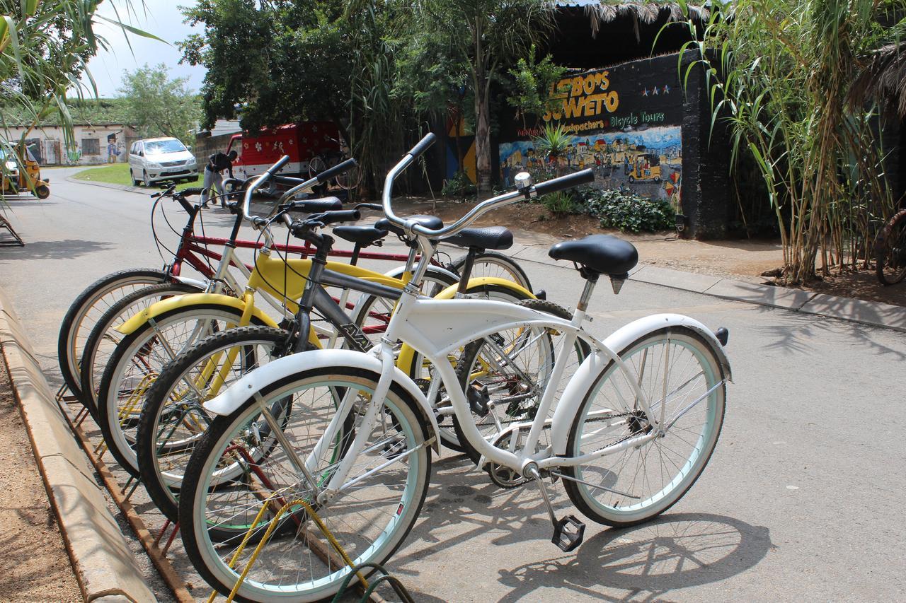 Lebo'S Soweto Backpackers Hostel ภายนอก รูปภาพ